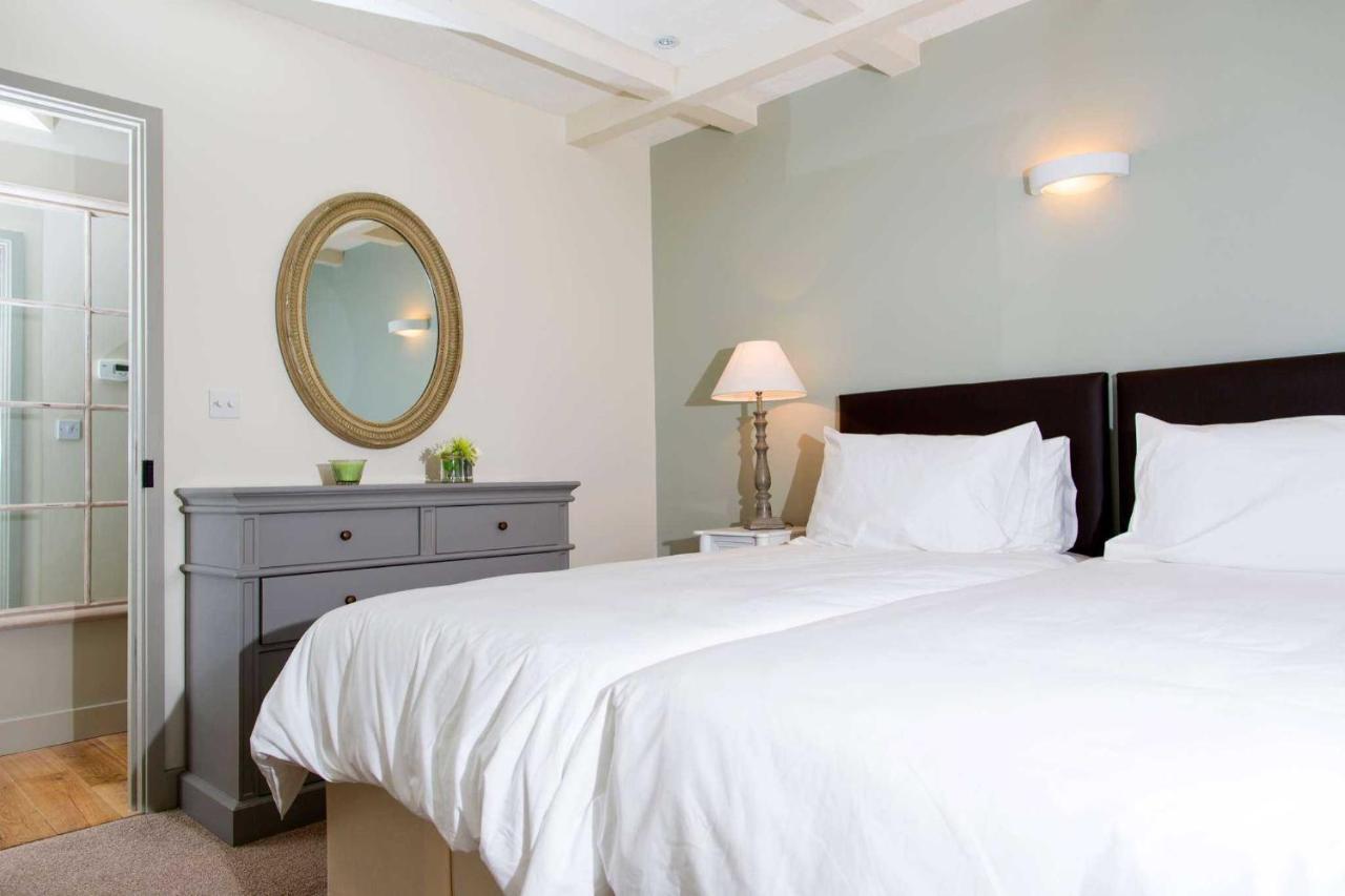 The Bear, Cowbridge Hotel Ngoại thất bức ảnh