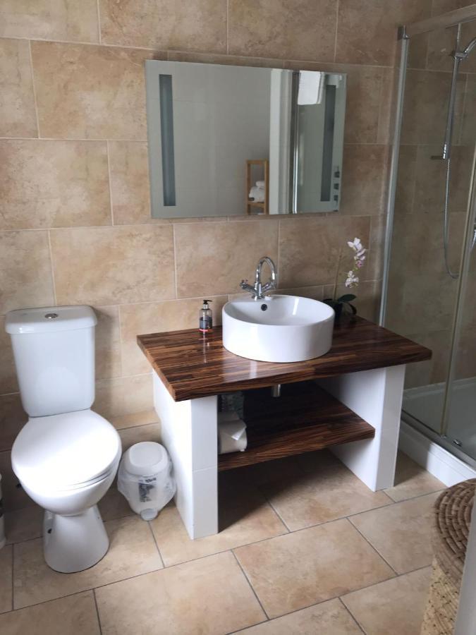The Bear, Cowbridge Hotel Ngoại thất bức ảnh
