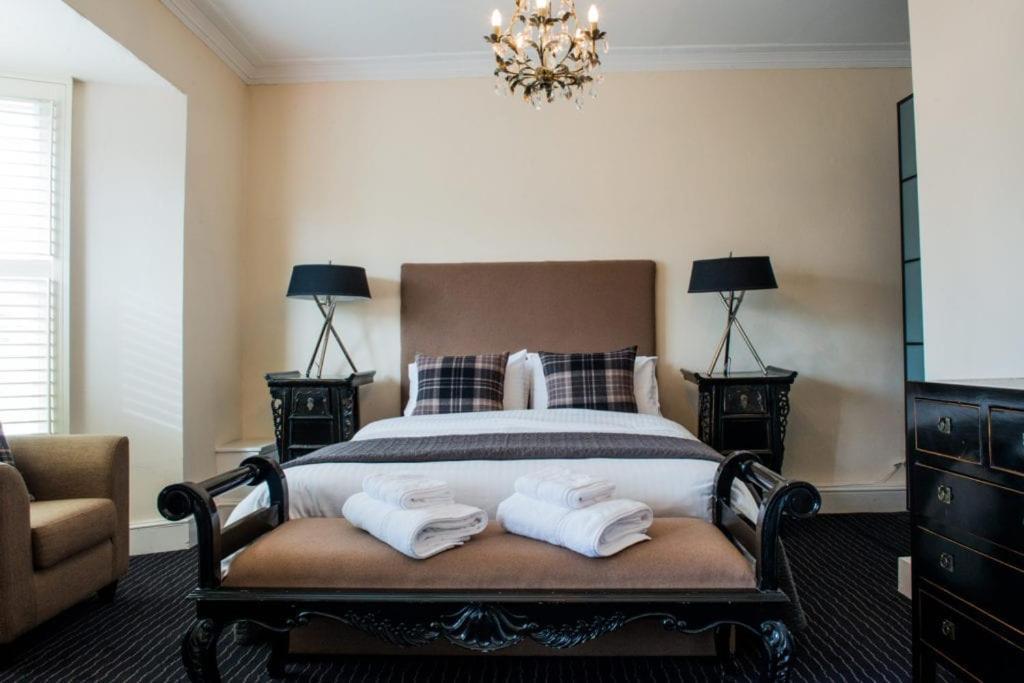 The Bear, Cowbridge Hotel Ngoại thất bức ảnh