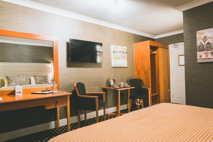 The Bear, Cowbridge Hotel Ngoại thất bức ảnh