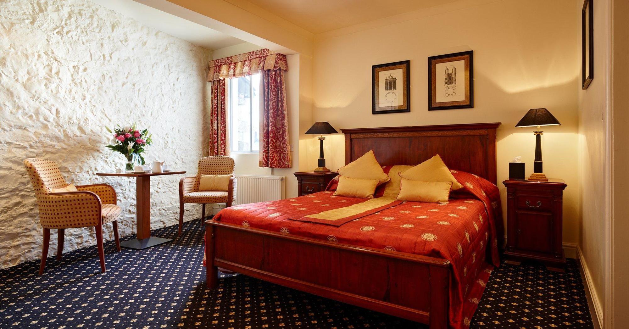 The Bear, Cowbridge Hotel Ngoại thất bức ảnh