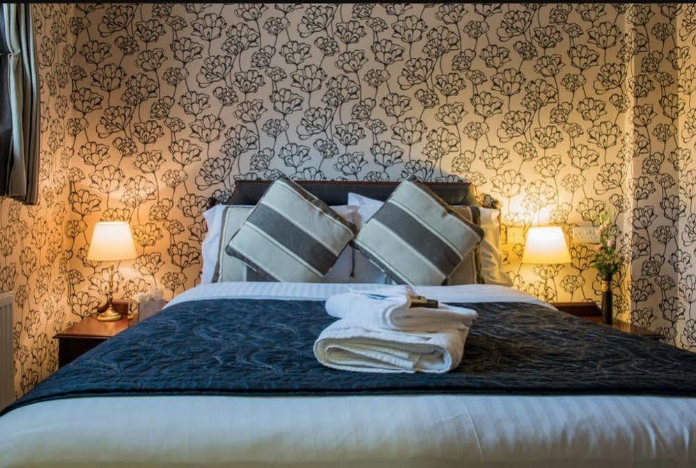 The Bear, Cowbridge Hotel Ngoại thất bức ảnh