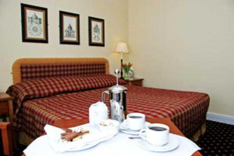 The Bear, Cowbridge Hotel Ngoại thất bức ảnh